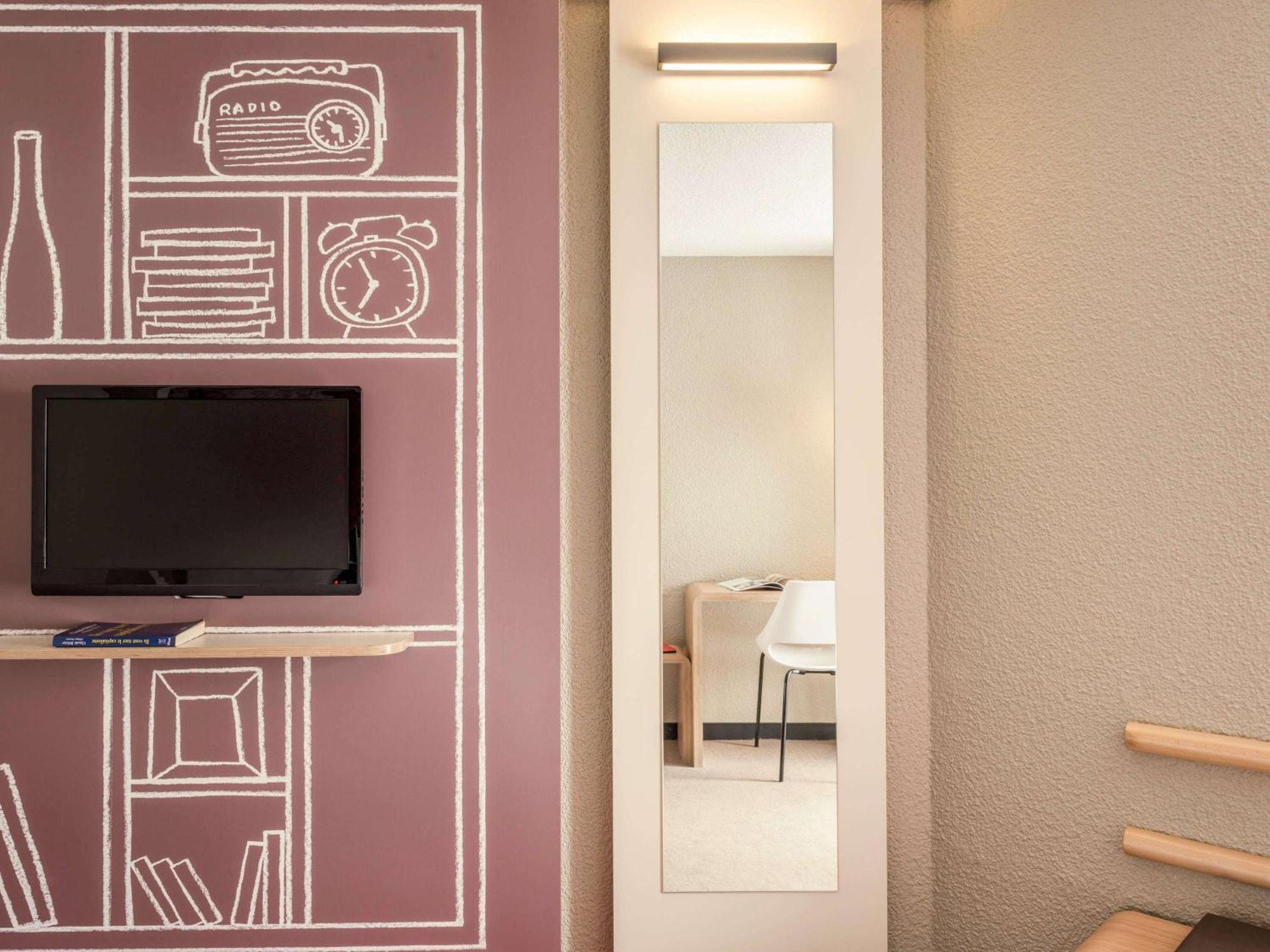 Готель Ibis Paris Gare Montparnasse 15Eme Екстер'єр фото